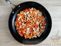 Фото приготовления рецепта: Гречка с грибами, сладким перцем и морковью (в духовке) - шаг №3