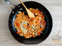 Фото приготовления рецепта: Гречка с грибами, сладким перцем и морковью (в духовке) - шаг №4