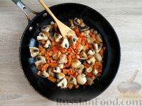 Фото приготовления рецепта: Гречка с грибами, сладким перцем и морковью (в духовке) - шаг №7