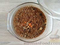 Фото приготовления рецепта: Гречка с грибами, сладким перцем и морковью (в духовке) - шаг №12