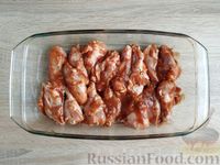 Фото приготовления рецепта: Куриные крылышки в томатно-соевом маринаде с горчицей (в духовке) - шаг №6