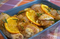 Фото приготовления рецепта: Запечённая курица в апельсинах - шаг №21