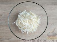 Фото приготовления рецепта: Картошка, тушенная с капустой и консервированным горошком - шаг №7