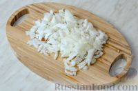 Фото приготовления рецепта: Самосы с консервированным горошком, картошкой и луком - шаг №6