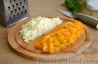 Фото приготовления рецепта: Куриные рулетики с консервированными персиками и сыром - шаг №2