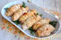 Фото приготовления рецепта: Куриные рулетики с консервированными персиками и сыром - шаг №11