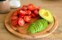 Фото приготовления рецепта: Овощной салат с курицей и авокадо - шаг №11