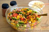Фото приготовления рецепта: Овощной салат с курицей и авокадо - шаг №15