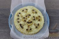Фото приготовления рецепта: Закусочный блинный торт с шампиньонами и сыром (в духовке) - шаг №19