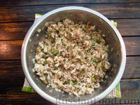 Фото приготовления рецепта: Заливной пирог с рыбными консервами, рисом и луком - шаг №10