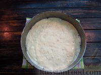 Фото приготовления рецепта: Заливной пирог с рыбными консервами, рисом и луком - шаг №18