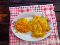 Фото приготовления рецепта: Курица, запечённая с красным луком и апельсиново-винным соусом - шаг №2