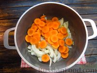 Фото приготовления рецепта: Тушёная картошка в сметане - шаг №4