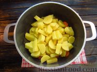 Фото приготовления рецепта: Тушёная картошка в сметане - шаг №6