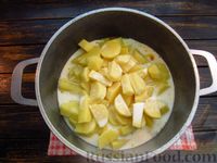 Фото приготовления рецепта: Тушёная картошка в сметане - шаг №8