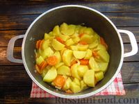 Фото приготовления рецепта: Тушёная картошка в сметане - шаг №10