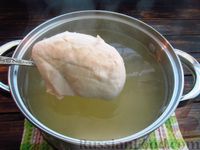 Фото приготовления рецепта: Куриный суп с чечевицей, вермишелью и сладким перцем - шаг №7