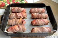 Фото приготовления рецепта: Хот-дог с сосиской в беконе и жареным луком - шаг №7