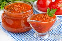 Фото к рецепту: Соус из солёных помидоров с луком, чесноком и зеленью