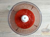 Фото приготовления рецепта: Соус из солёных помидоров с луком, чесноком и зеленью - шаг №5