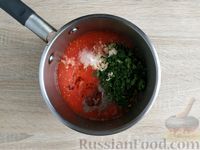 Фото приготовления рецепта: Соус из солёных помидоров с луком, чесноком и зеленью - шаг №8