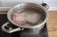 Фото приготовления рецепта: Куриный суп с солёными помидорами  и рисом - шаг №2