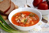 Фото приготовления рецепта: Куриный суп с солёными помидорами  и рисом - шаг №17