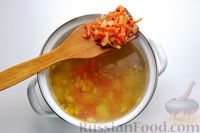 Фото приготовления рецепта: Сырный суп с зелёным горошком - шаг №6
