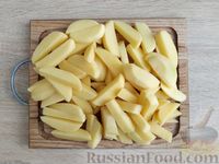 Фото приготовления рецепта: Жареная картошка с капустой - шаг №2