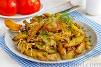 Фото приготовления рецепта: Жареная картошка с капустой - шаг №13