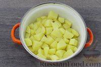 Фото приготовления рецепта: Картошка, тушенная с куриными сердечками в молоке - шаг №5