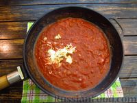 Фото приготовления рецепта: Сицилийская пицца с анчоусами и томатным соусом - шаг №14