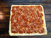 Фото приготовления рецепта: Сицилийская пицца с анчоусами и томатным соусом - шаг №24