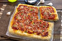 Фото к рецепту: Сицилийская пицца с анчоусами и томатным соусом
