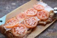 Фото приготовления рецепта: Мясной рулет с беконом, помидорами и сыром (в духовке) - шаг №10