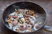 Фото приготовления рецепта: Запеканка из макарон с морепродуктами и соусом бешамель - шаг №5