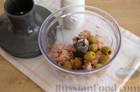 Фото приготовления рецепта: Намазка из консервированного тунца, маринованных огурцов и оливок - шаг №4