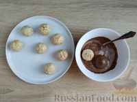 Фото приготовления рецепта: Конфеты с арахисом и мёдом, в шоколаде - шаг №10
