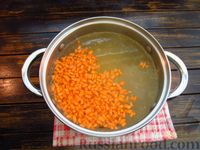 Фото приготовления рецепта: Куриный суп с солёными огурцами - шаг №10