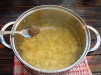 Фото приготовления рецепта: Картофельно-сметанный суп - шаг №4