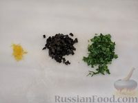 Фото приготовления рецепта: Котлеты из индейки с сыром, маслинами и зеленью - шаг №4