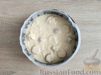 Фото приготовления рецепта: Заливной сырный пирог с сосисками - шаг №12