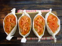 Фото приготовления рецепта: Картофель с курицей и помидорами, запечённые в пергаменте - шаг №18