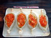 Фото приготовления рецепта: Картофель с курицей и помидорами, запечённые в пергаменте - шаг №20