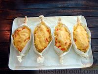 Фото приготовления рецепта: Картофель с курицей и помидорами, запечённые в пергаменте - шаг №22