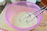 Фото приготовления рецепта: Пирог с абрикосовым вареньем и орехами, на кефире - шаг №3