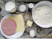 Фото приготовления рецепта: Булочки-звёздочки с колбасой и сыром - шаг №1