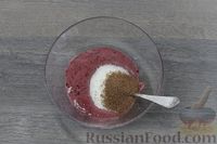 Фото приготовления рецепта: Пирог-коврижка с малиновым вареньем (на кефире) - шаг №4