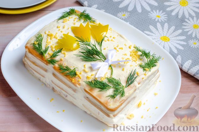 Закусочный торт с сыром, ветчиной и овощами