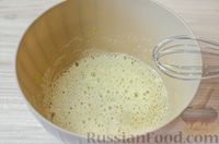 Фото приготовления рецепта: Оладушки на молоке - шаг №3
